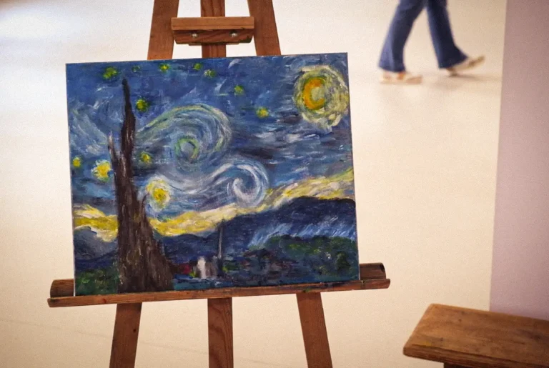 Photo du Festival d'Artistes de Rocheservière d'un tableau posé sur un chevalet qui est une reproduction amateur d'un tableau de Van Gogh